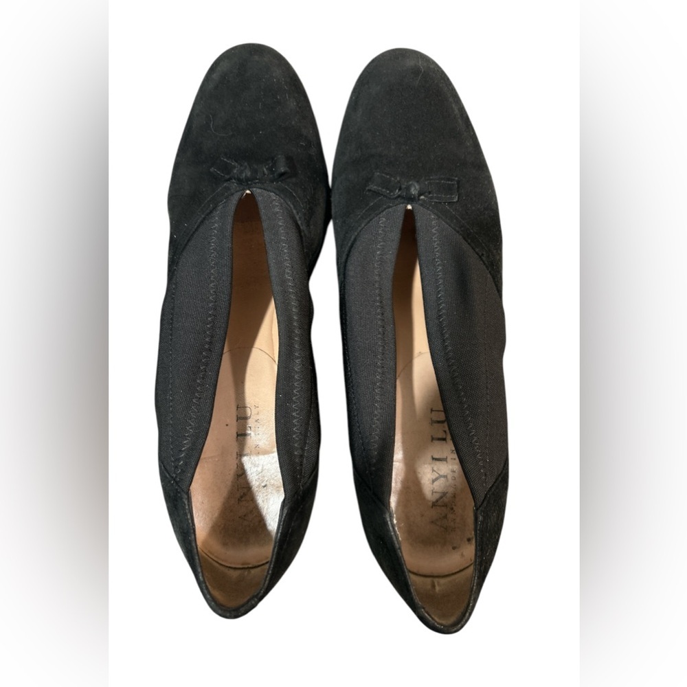 ANYI LU Suede Leather Bow Elastic Side Pump 2” Heels, size 7.5, retail $378 - Picture 2 of 5